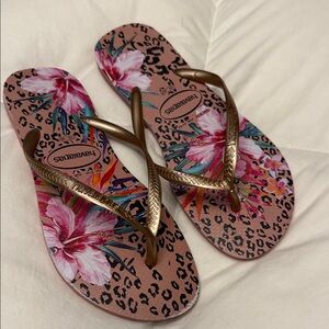 Havaianas Pink Floral & Leopard Flip Flops with Metallic Bronze Straps 9-10